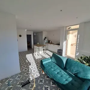 https://la-petite-maison-des-boettes.fr-provencehotel.com